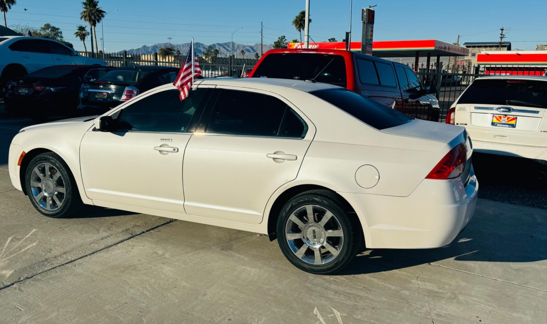 2010 White Mercury Milan , located at 2190 Hwy 95, Bullhead City, AZ, 86442, (928) 704-0060, 0.000000, 0.000000 - 2010 mercury Milan 80k miles . Moonroof automatic 2.5 4 cyl . Power windows locks cold ac . Free warranty - Photo#5